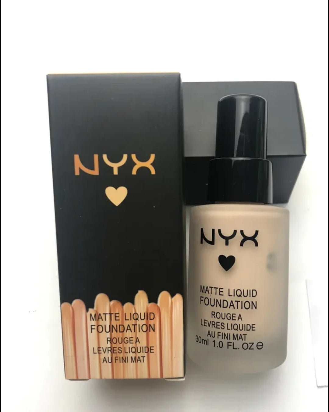 NYX, a dropper makeup base that offers a velvety, light and comfortable texture.