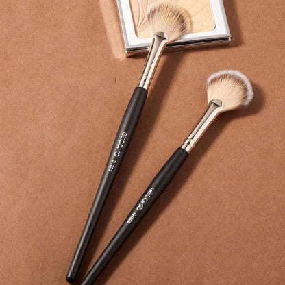 1 pc Fan-shaped Loose Powder Brush Makeup Brush Blush Brush Highlighter Brush Partial Face Powder Brush Makeup Tool